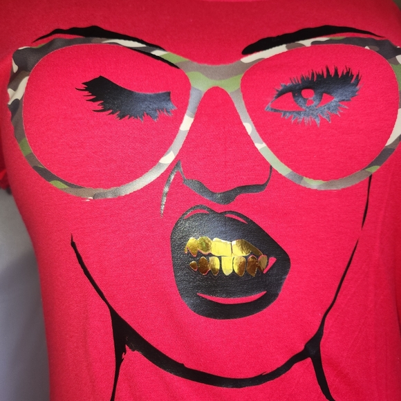 Red Gold Grill w/Glasses Tshirt - Picture 2 of 4